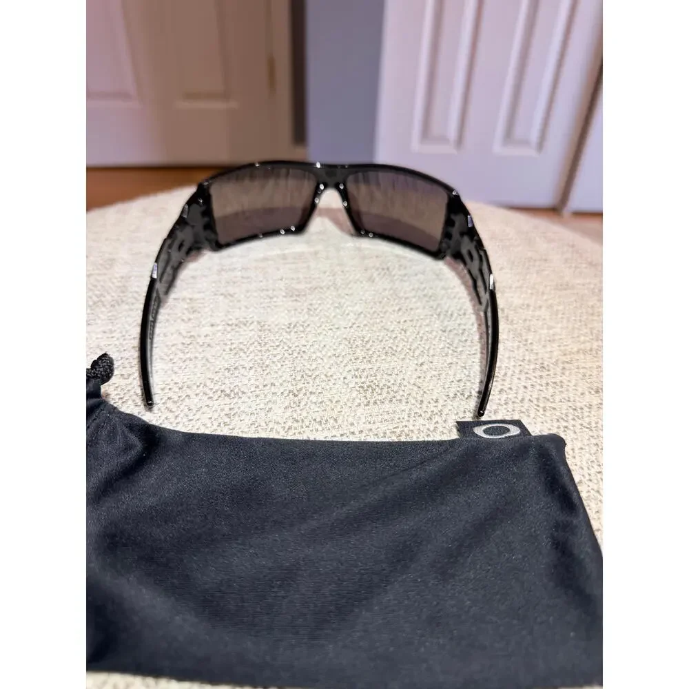 Oakley Oil Rig 03-460 Sunglasses Polished Black Warm Grey Lens w/ Bag